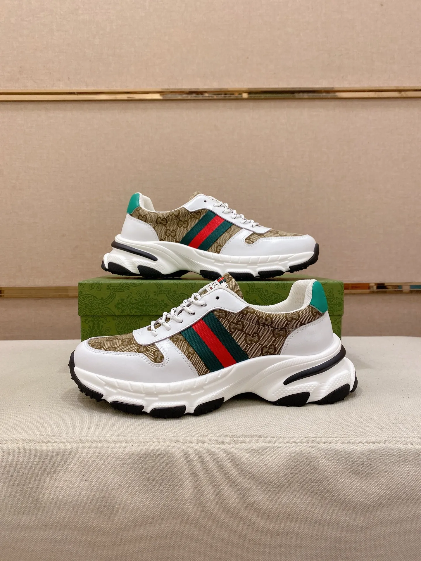 Men's Men's Shoes 442💰 High-quality new GUCCI counters are on the market at the same time. The new men's shoes, 😘fabrics are selected from imported cowhide, and the lining is sheepskin lining. 👍🏿 High-end ☄️ air-cushion molded anti-slip rubber outsole, exquisite lines, simple and elegant, comfortable and high-end for leisure travel. Code number: 38 to 44 (45 can be customized and cannot be returned or exchanged)